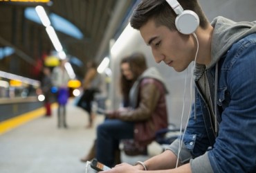 Rádio pode ampliar força no digital com podcasts locais; comunicadores e conteúdo regional ganham destaque
