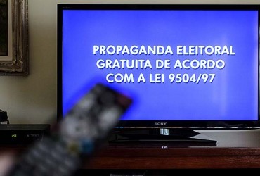 Texto aprovado retoma propaganda partidária gratuita em rádio e TV