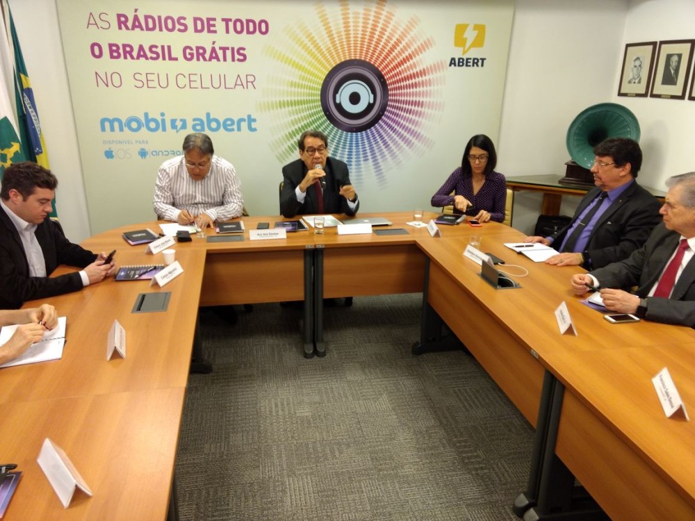 WORKSHOP DISCUTE EFEITOS DA MODERNIZAÇÃO TRABALHISTA NO SETOR DE RÁDIO E TV