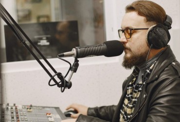 Grupos de rádio seguem as bigtechs e pedem que funcionários retornem aos escritórios