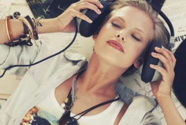 Áudio é consumido por 97% da população da França; Rádio lidera com folga nesse formato de mídia