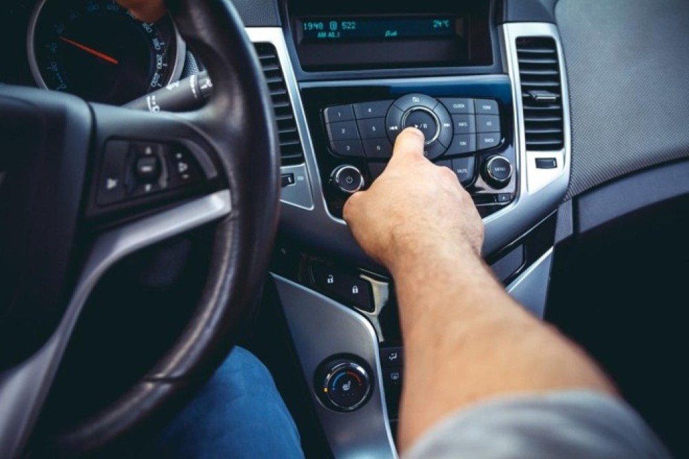 Estudo aponta que 91% dos motoristas confiam no rádio local para notícias urgentes
