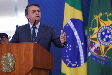 Bolsonaro anuncia prorrogação por dois anos da desoneração da folha de pagamento