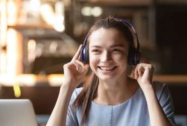 Importância da identidade sonora é destaque em pesquisa com ouvintes de áudio digital nos Estados Unidos