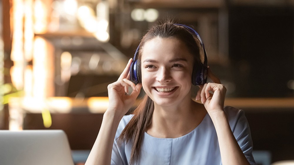 Importância da identidade sonora é destaque em pesquisa com ouvintes de áudio digital nos Estados Unidos