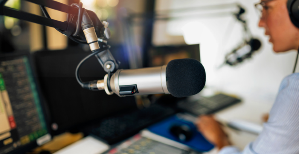 Previsões publicitárias sugerem necessidade de atenção do rádio com o digital