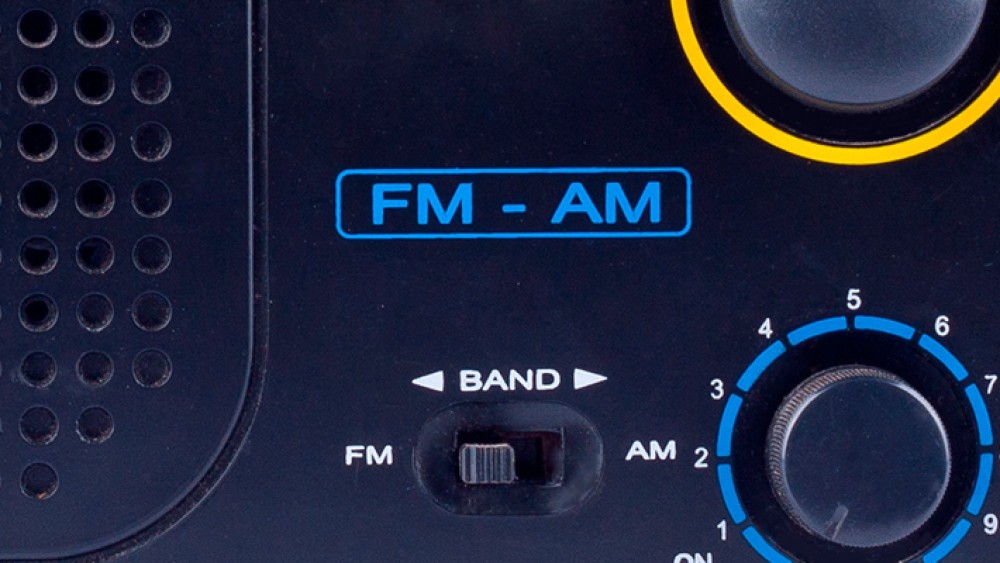 Migração AM-FM acelera novamente e Brasil registra mais de 1.180 emissoras ativas no dial FM