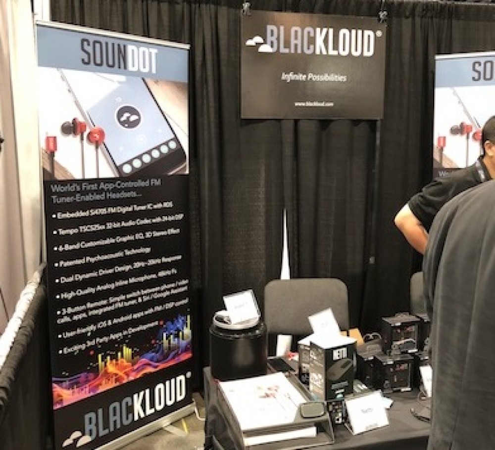 NAB SHOW 2018 | FONES DE OUVIDO QUE CAPTAM FM EM IPHONE TEM VENDA SINALIZADA PARA MAIO