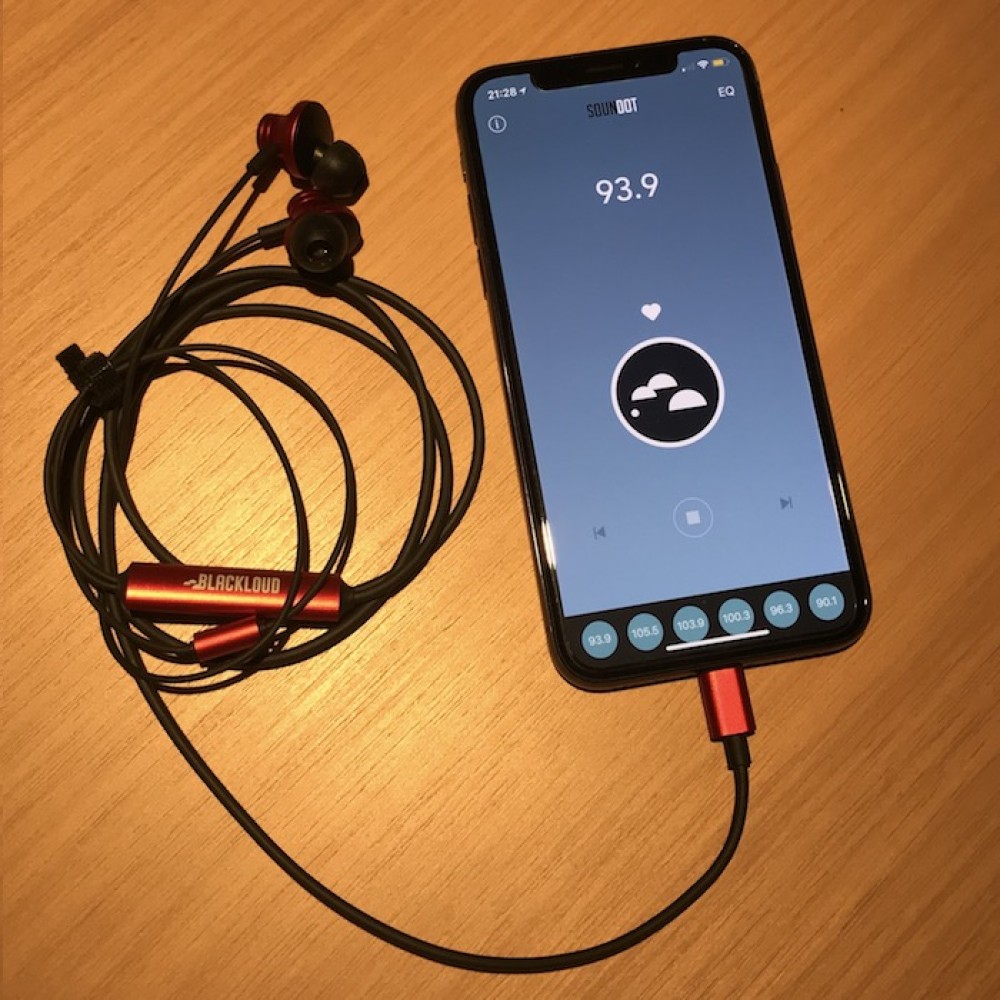 TESTAMOS: FONE QUE LIBERA FM NO IPHONE CONTA COM FM ESTENDIDO E BOA SELETIVIDADE DE SINTONIA