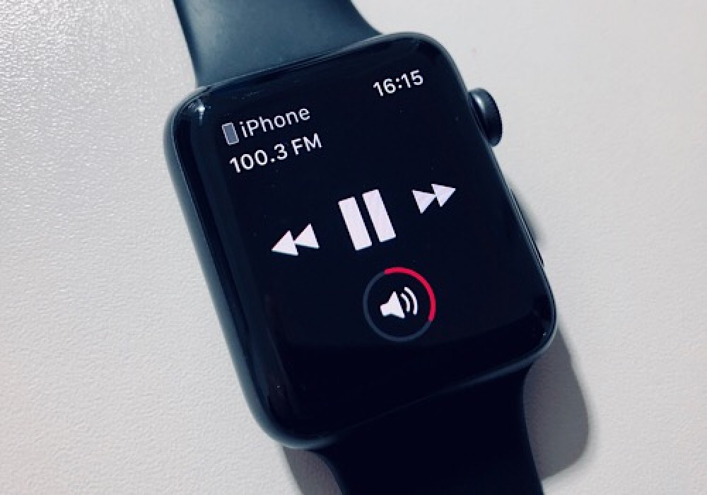 EMPRESA RESPONSÁVEL PELOS FONES QUE LIBERAM FM NO IPHONE PUBLICA APLICATIVO EM LOJA