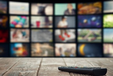Geração Z lidera uso de TVs conectadas para ouvir rádio AM/FM nos EUA, aponta pesquisa da Edison