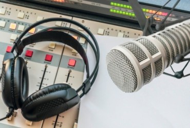 Mercado publicitário “vira a página” e prevê alta; Investimento global em rádio terá alta em 2024