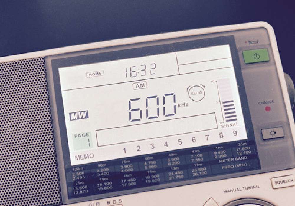 Brasil mantém transmissões ativas na faixa AM; Mudança ocorre na categoria operacional das estações locais