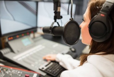 Estudo aponta crescimento do interesse de anunciantes locais por áudio digital e podcasts