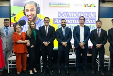 Ministério das Comunicações assina novos contratos de radiodifusão