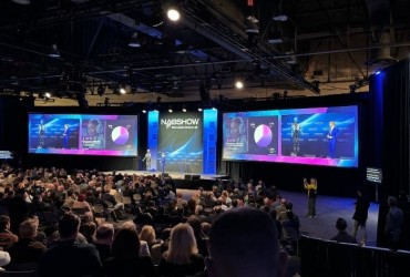 Abertura do NAB Show em 2024, quando a IA já era tema central nos debates