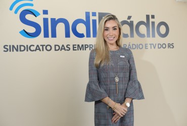 EXPERIÊNCIA E FORÇA FEMININA: CONHEÇA A PRIMEIRA PRESIDENTE DO SINDIRÁDIO