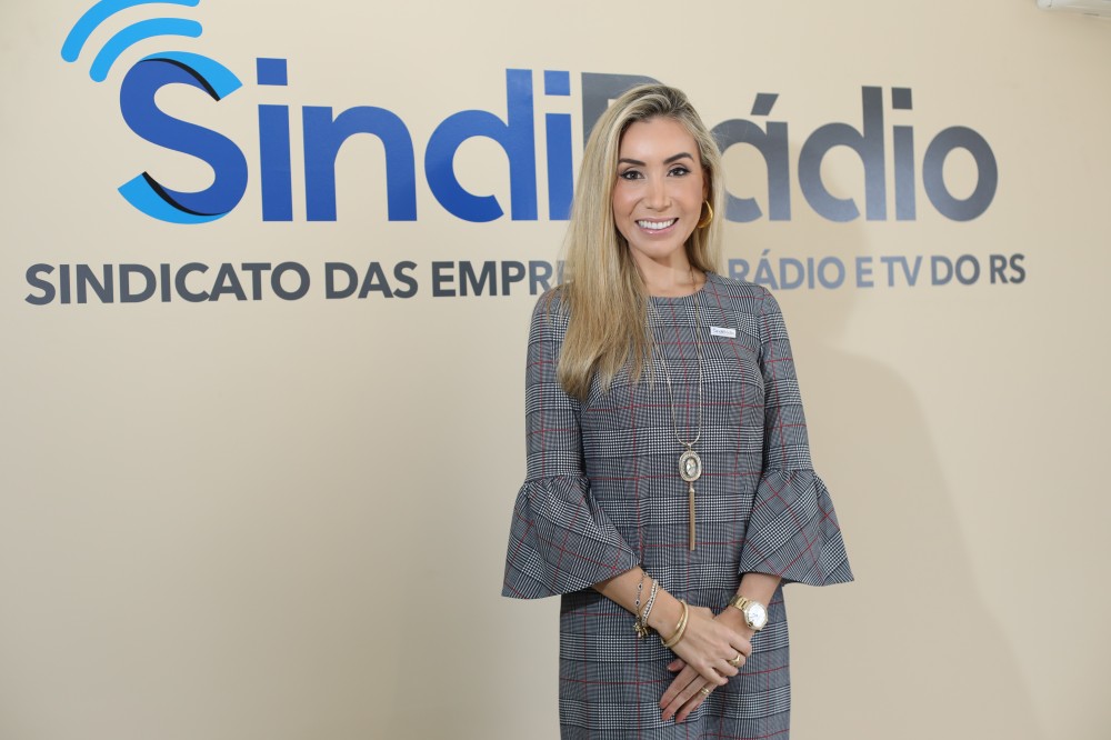 EXPERIÊNCIA E FORÇA FEMININA: CONHEÇA A PRIMEIRA PRESIDENTE DO SINDIRÁDIO