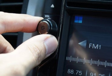 Audiência do rádio AM/FM sobe 3% com nova metodologia da Nielsen e cresce entre ouvintes mais jovens