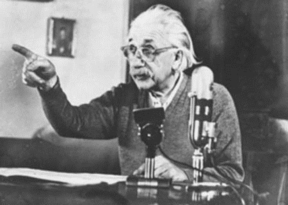 PRIMEIRA EMISSORA DE RÁDIO BRASILEIRA RECEBEU A VISITA DE ALBERT EINSTEIN