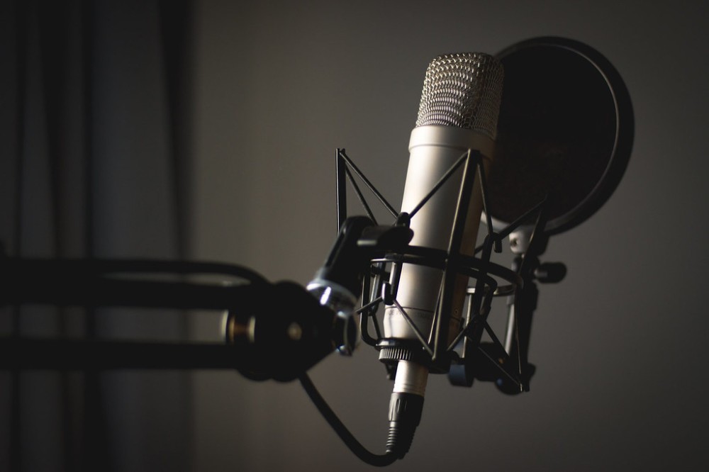 No geral, pesquisas sobre rádio no Google subiram 525% na última semana do primeiro turno das eleições 2024