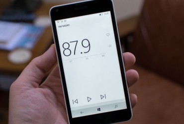 MUITOS BRASILEIROS JÁ USAM O SMARTPHONE PARA OUVIR RÁDIO