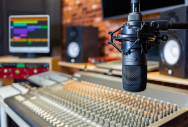 Ministério das Comunicações divulga extratos de termos aditivos para migração AM-FM para oito estados