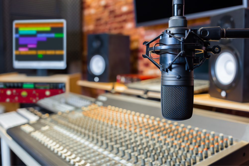 Ministério das Comunicações divulga extratos de termos aditivos para migração AM-FM para oito estados