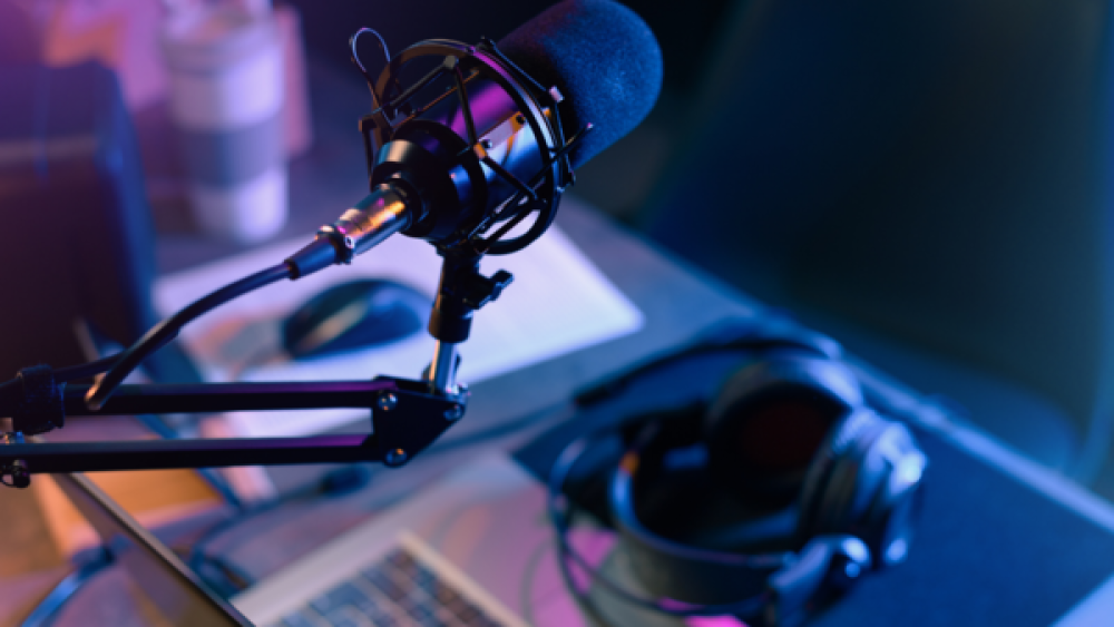 Mercado de rádio no Reino Unido alcança audiência recorde, impulsionado por rádios digitais e comerciais