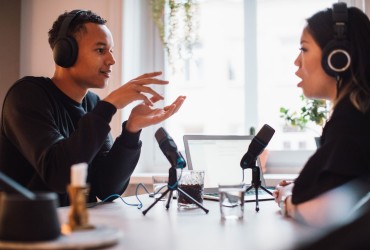 Pesquisa mostra que rádio é amplamente usado tanto por quem consome muito ou pouco TV e Internet, analisa Katz