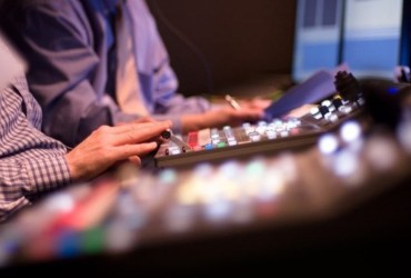 Análise mostra que investimentos baixos no rádio geram resultados fracos no mix de mídia