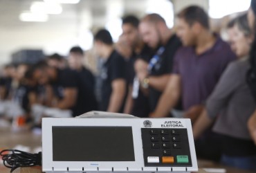 Campanha eleitoral do 2º turno em rádio e TV termina nesta sexta-feira (25)