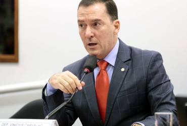 COMISSÃO REJEITA LIMITES À CONCENTRAÇÃO ECONÔMICA NA MÍDIA