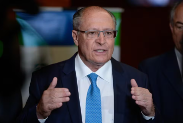 Alckmin anuncia ajuda para grandes empresas e cooperativas do RS