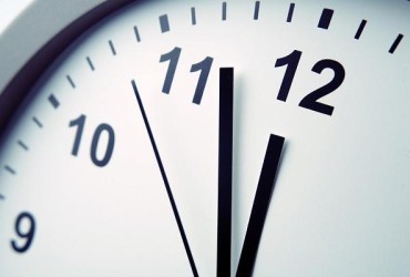 NÃO HAVERÁ ADIAMENTO E O HORÁRIO DE VERÃO COMEÇARÁ NO PRÓXIMO DIA 4