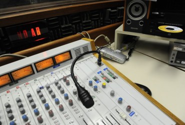 OUVINTES APONTAM RAZÕES PARA OUVIR E PARA NÃO OUVIR RÁDIO