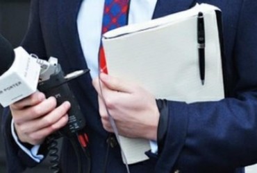 Jornalistas também poderão portar arma, conforme decreto assinado por Bolsonaro