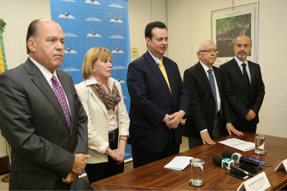 MINISTRO FAZ APELO À POPULAÇÃO DO RIO DE JANEIRO PARA ACELERAR A DIGITALIZAÇÃO DA TV