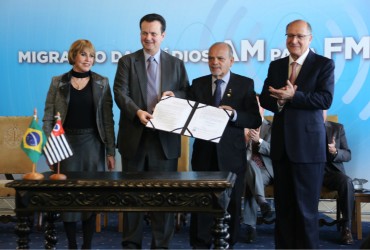 PAÍS VIVE MOMENTO DE GRANDES CONQUISTAS NO SETOR DE RADIODIFUSÃO, DIZ MINISTRO