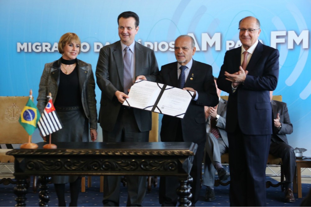 PAÍS VIVE MOMENTO DE GRANDES CONQUISTAS NO SETOR DE RADIODIFUSÃO, DIZ MINISTRO