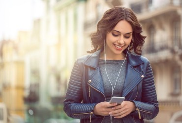 Guitarrsita da lendária banda The Who Pete Townshend diz que jovens estão voltando a ouvir rádio