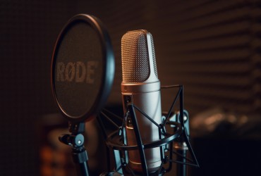  Rádio segue como principal canal de escala e confiança para anunciantes nos EUA, diz relatório