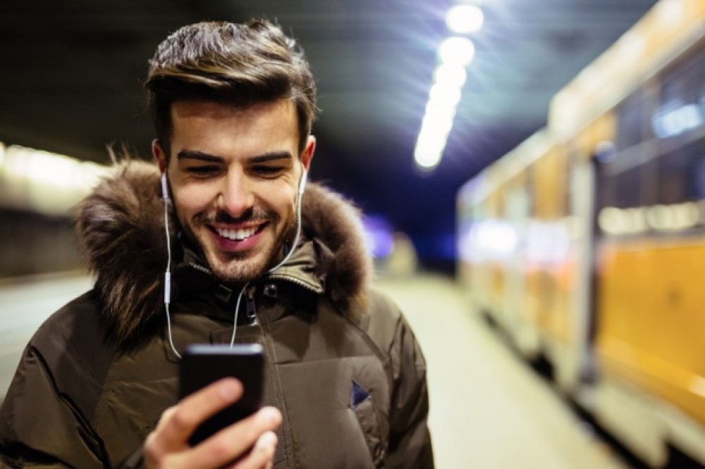 TECNOLOGIA PERMITE AFERIÇÃO DO NÚMERO DE OUVINTES NA INTERNET EM TEMPO REAL DAS RÁDIOS FM