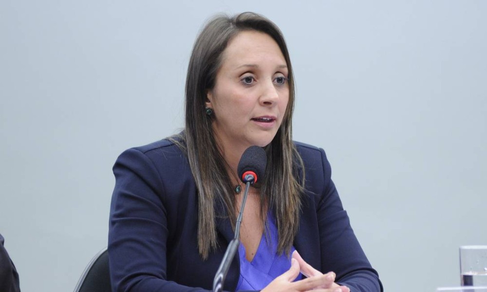 DEPUTADA RELATORA DO PROJETO DE ISENÇÃO DE DIREITOS AUTORAIS TEM DÍVIDAS COM ECAD