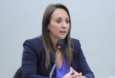 DEPUTADA RELATORA DO PROJETO DE ISENÇÃO DE DIREITOS AUTORAIS TEM DÍVIDAS COM ECAD