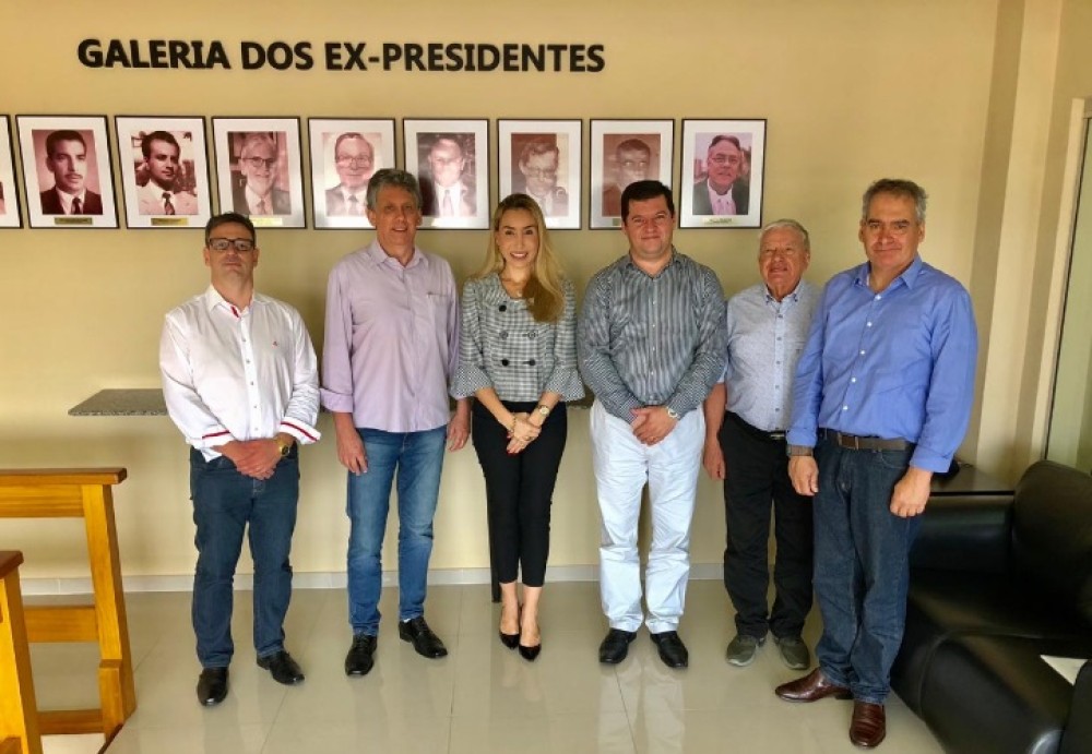 EM REUNIÃO DE DIRETORIA, SINDIRÁDIO ORGANIZA ASSEMBLEIAS DE NEGOCIAÇÃO