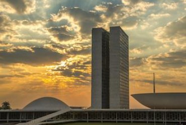 CCTCI APROVA PROJETO DE LEI QUE OBRIGA RÁDIO FM NOS CELULARES