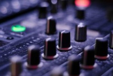 A MÚSICA, AS MARCAS E O CONSUMO