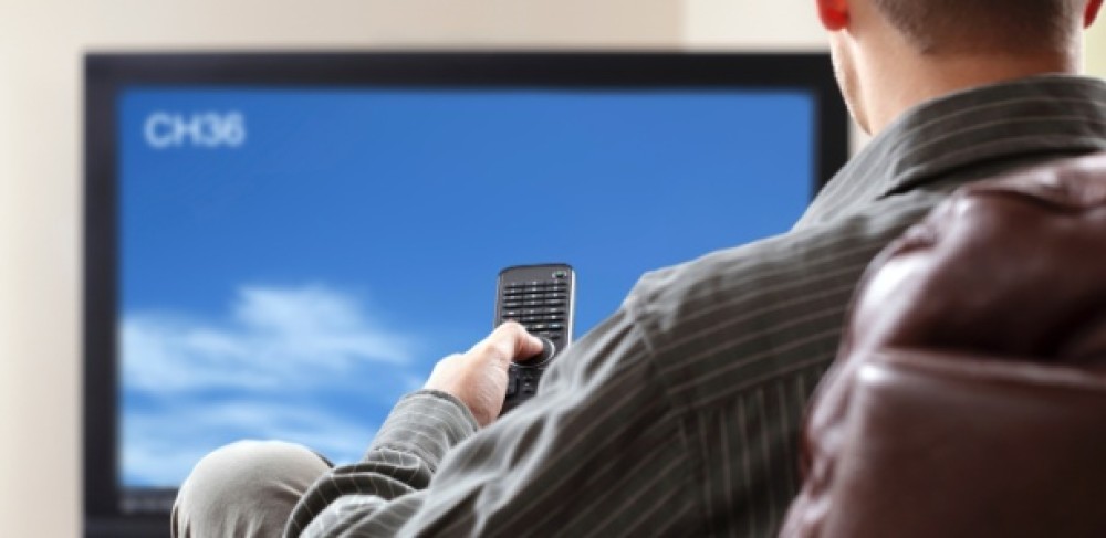 BRASILEIRO AUMENTA TEMPO QUE PASSA DIANTE DA TV