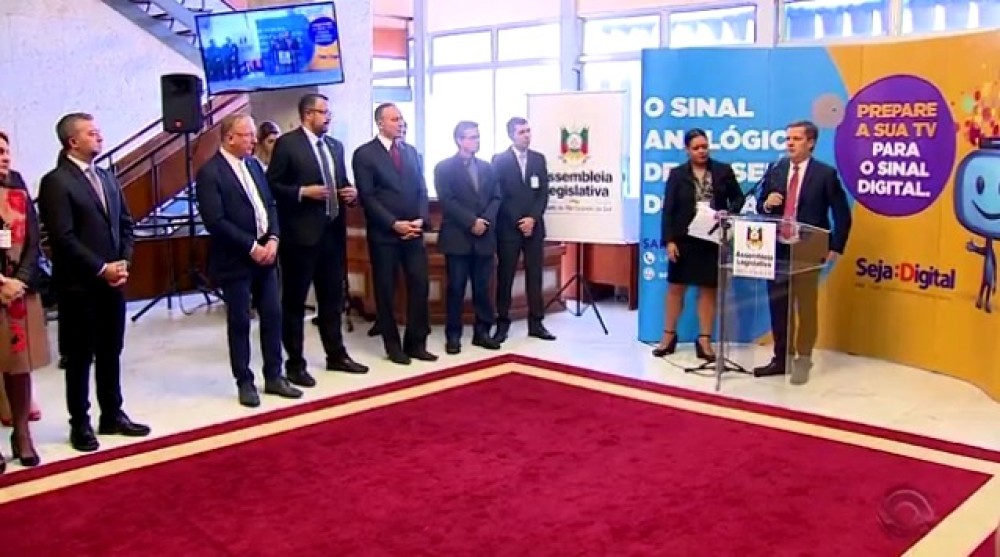 MUNICÍPIOS ASSINAM TERMO DE COOPERAÇÃO PARA TRANSIÇÃO DO SINAL ANALÓGICO DE TV PARA O DIGITAL